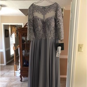 Madeline Gardner New York Size 14/16 Evening dress grey New w/tags Make offer